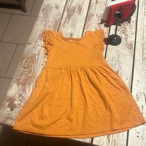 I’m selling a cute orange dress for 4t